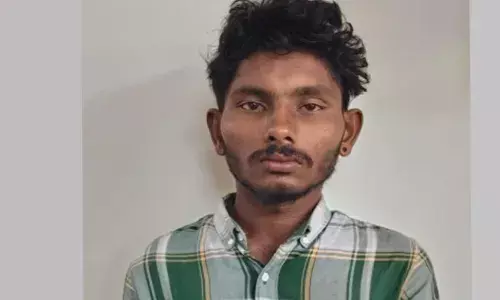 വീട്ടുമുറ്റത്ത് കളിച്ചുകൊണ്ടിരുന്ന കുഞ്ഞിനെ നോക്കിവെച്ചു; പതിയെത്തി വാ പൊത്തി പിടിച്ച് സ്വർണ കമ്മല്‍ അടിച്ചുമാറ്റാൻ ശ്രമം; മണികണ്ഠനെ കുടുക്കി നാട്ടുകാർ