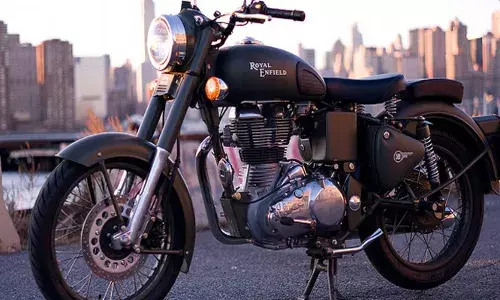 ഓടിക്കുമ്പോൾ ആ മെഷീനിൽ നിന്ന് പുറത്തുവരുന്ന ശബ്ദമാണ് മെയിൻ; റോഡിൽ വീണ്ടും കരുത്ത് തെളിയിച്ച് റോയൽ എൻഫീൽഡ്; റെക്കോർഡ് വിൽപ്പന