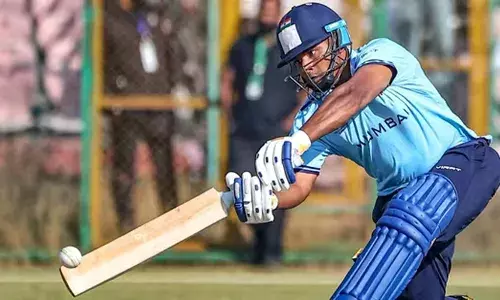 സ്പിന്നർമാർക്കെതിരെ റൺസ് നേടുന്ന രീതി അതിശയിപ്പിക്കുന്നത്; അവൻ വാതിലിൽ മുട്ടുകയല്ല, അത് തകർക്കുകയാണ്; സർഫറാസിനെ സിഎസ്‌കെ പ്ലേയിംഗ് ഇലവനില്‍ ഉൾപ്പെടുത്തണമെന്ന് അശ്വിൻ