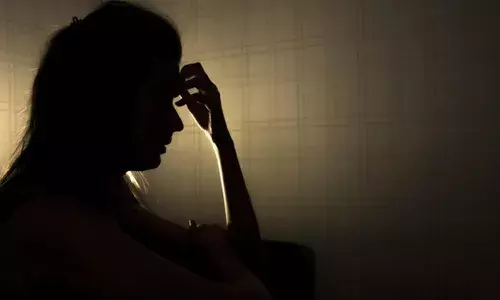 വീട്ടിൽ അതിക്രമിച്ച് കയറി പീഡിപ്പിക്കാൻ ശ്രമം; ഉത്തര്‍പ്രദേശിൽ മധ്യവയസ്‌കനെ അടിച്ചു കൊലപ്പെടുത്തി 18-കാരി; തലയിൽ ആഴത്തിൽ മുറിവ്