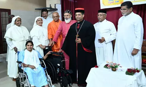 ആതുരാലയങ്ങള്‍ക്ക് മമ്മൂട്ടിയുടെ പുതുവത്സര സമ്മാനമായി വീല്‍ ചെയറുകള്‍; മമ്മൂട്ടി എന്നും മലയാളിക്ക് അഭിമാനമെന്ന് കര്‍ദ്ദിനാള്‍ ജോര്‍ജ് ജേക്കബ് കൂവക്കാട്ട്