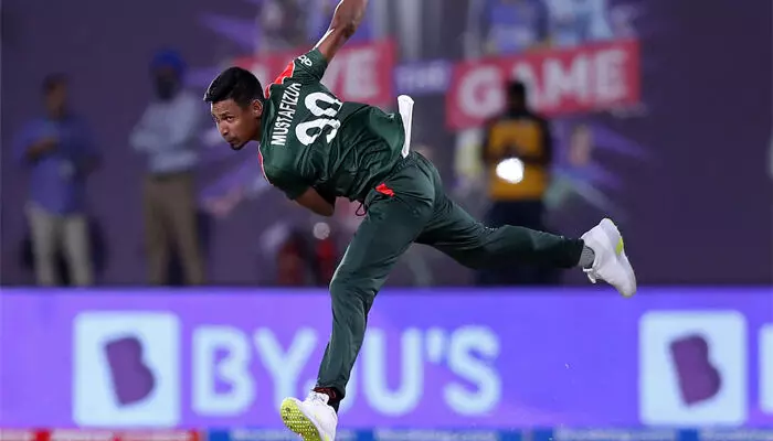 ഐപിഎല് മത്സരങ്ങള് തടയുമെന്ന ഭീഷണി; മുസ്തഫിസുറിനെ ഒഴിവാക്കാന് ബി.സി.സി.ഐ നിർദേശം; കൊല്ക്കത്ത നൈറ്റ് റൈഡേഴ്സിന് തിരിച്ചടി ഐപിഎല് മത്സരങ്ങള് തടയുമെന്ന ഭീഷണി; മുസ്തഫിസുറിനെ ഒഴിവാക്കാന് ബി.സി.സി.ഐ നിർദേശം; കൊല്ക്കത്ത നൈറ്റ് റൈഡേഴ്സിന് തിരിച്ചടി