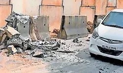 ദേശിയപാത നിര്‍മ്മാണത്തിനിടെ ക്രെയിനിന്റെ ബെല്‍റ്റ് പൊട്ടി കോണ്‍ക്രീറ്റ് സ്ലാബ് റോഡിലേക്ക് വീണു; ഒഴിവായത് വന്‍ അപകടം: സുരക്ഷാ മാനദണ്ഡം പാലിക്കാത്തതില്‍ പ്രതിഷേധിച്ച് നാട്ടുകാര്‍