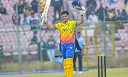 ആർഷിൻ കുൽക്കർണിയുടെ സെഞ്ചുറി കരുത്തിൽ നേടിയത് കൂറ്റൻ സ്കോർ; അങ്ക്രിഷ് രഘുവംശിയുടെ പോരാട്ടം പാഴായി; വിജയ് ഹസാരെയിൽ മുംബൈയുടെ കുതിപ്പിന് തടയിട്ട് മഹാരാഷ്ട്ര;128 റൺസിന്റെ വിജയം ആർഷിൻ കുൽക്കർണിയുടെ സെഞ്ചുറി കരുത്തിൽ നേടിയത് കൂറ്റൻ സ്കോർ; അങ്ക്രിഷ് രഘുവംശിയുടെ പോരാട്ടം പാഴായി; വിജയ് ഹസാരെയിൽ മുംബൈയുടെ കുതിപ്പിന് തടയിട്ട് മഹാരാഷ്ട്ര;128 റൺസിന്റെ വിജയം