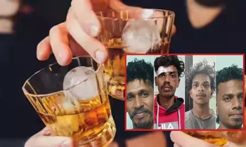 പാർക്കിങ്ങ് ഏരിയയില്‍വെച്ച് ഒരുമിച്ചിരുന്ന് മദ്യപാനം; ഗ്ലാസിൽ ഒഴിച്ച അളവ് ഇത്തിരി കുറഞ്ഞതിന്റെ പേരിൽ തർക്കം; ടാക്‌സി ഡ്രൈവറെ വെട്ടിപ്പരിക്കേല്‍പ്പിച്ച കേസിൽ പ്രതികൾ പിടിയിൽ