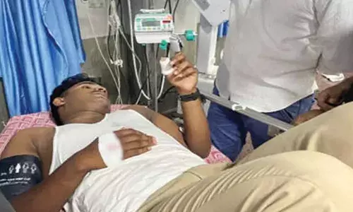 ചികിത്സയിലിരുന്ന രോഗി അക്രമാസക്തനായി; പിടിച്ചുമാറ്റാനെത്തിയ പോലീസുകാരന് കുത്തേറ്റു