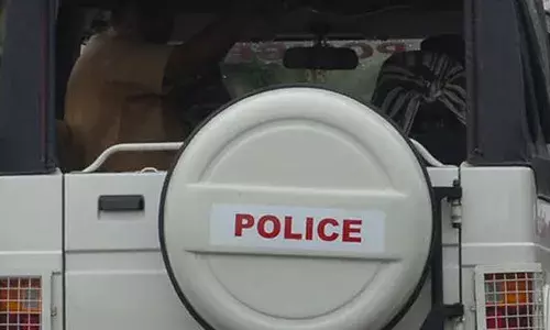 പാർക്കിന് മുന്നിൽ നിന്ന ആളുടെ മുഖത്ത് പന്തികേട്; പരിശോധനയിൽ കണ്ടത്; യുവാവിനെ കൈയ്യോടെ പൊക്കി പോലീസ്