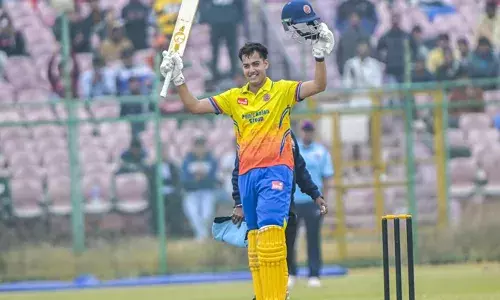 ആർഷിൻ കുൽക്കർണിയുടെ സെഞ്ചുറി കരുത്തിൽ നേടിയത് കൂറ്റൻ സ്‌കോർ; അങ്ക്രിഷ് രഘുവംശിയുടെ പോരാട്ടം പാഴായി; വിജയ് ഹസാരെയിൽ മുംബൈയുടെ കുതിപ്പിന് തടയിട്ട് മഹാരാഷ്ട്ര;128 റൺസിന്റെ വിജയം