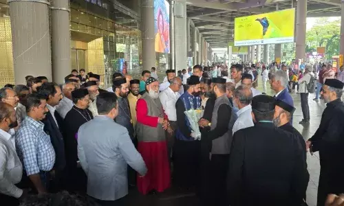 ദിദ്വിന സന്ദര്‍ശനത്തിനായി ബസേലിയോസ് ജോസഫ് കാതോലിക്കാ ബാവ മുംബൈയില്‍ എത്തി:എയര്‍പോര്‍ട്ടില്‍ ഉജ്ജ്വല സ്വീകരണം നല്‍കി വിശ്വാസിസമൂഹം