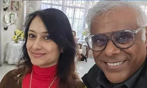 റോഡ് മുറിച്ചുകടക്കുന്നതിനിടെ അമിതവേഗതയില്‍ വന്ന ബൈക്ക് ഇടിച്ചു;  ആശിഷ് വിദ്യാര്‍ത്ഥിക്കും ഭാര്യയ്ക്കും പരിക്ക്;  സുരക്ഷിതരാണെന്ന് താരം