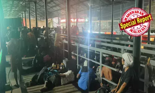 കാനനപാത വഴി 20 കിലോമീറ്റര്‍ നടന്ന് എത്തിയവരെ തിരിച്ചയച്ചു; വെര്‍ച്ച്വല്‍ ക്യു പാസ്സ് ഇല്ലെങ്കില്‍ തടയാന്‍ പോലീസ്; ബുക്കിങ്ങിനായി ഭക്തരുടെ കാത്തിരിപ്പ് 12 മണിക്കൂര്‍ നീളുന്നു