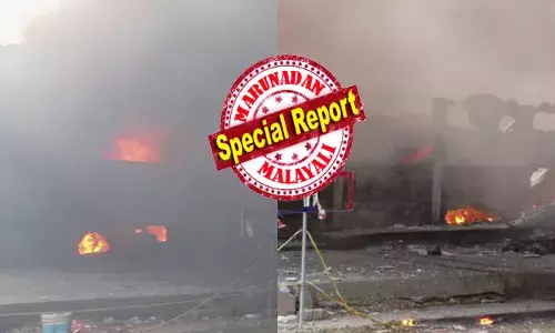 തൃശൂർ റെയിൽവേ സ്റ്റേഷനെ വിറപ്പിച്ച് വൻ അഗ്നിബാധ; പാർക്കിങ് ഏരിയയിലെ ബൈക്കുകൾ കത്തി നശിച്ചു; ആകാശം ഉയരെ കറുത്ത പുക; അടുത്തുള്ള മരത്തിലേക്കും തീ പടർന്ന് പിടിച്ചു