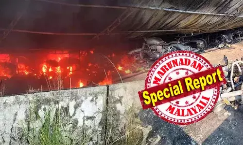 റെയില്‍വേ ലൈനിന് മുകളില്‍ നിന്ന് പാര്‍ക്ക് ചെയ്തിരുന്ന ബൈക്കുകളിലൊന്നിലേക്ക് തീപ്പൊരി വീണു; ആദ്യം രണ്ട് ബൈക്കുകളില്‍ തുടങ്ങിയ തീ പെട്രോള്‍ ടാങ്കില്‍ എത്തിയതോടെ നിമിഷനേരം കൊണ്ട് ഷെഡിനെ ആകെ വിഴുങ്ങി; ബൈക്കുകള്‍ക്ക് മുകളിലേക്ക് തീപ്പൊരി വീണതാകാം അപകടകാരണമെന്ന് പാര്‍ക്കിംഗ് ജീവനക്കാര്‍; അട്ടിമറിയും സംശയത്തില്‍; തൃശൂരില്‍ സംഭവിച്ചത് എന്ത്?