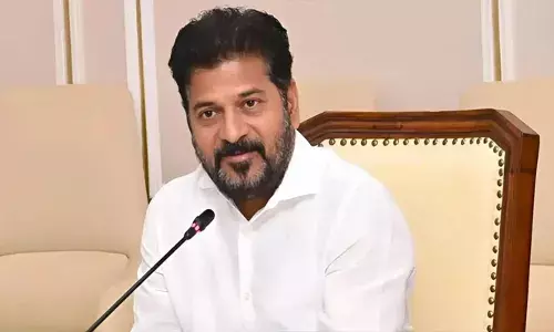 സർക്കാർ സ്കൂളിൽ പഠിച്ചതിനാൽ ഇംഗ്ലീഷ് അറിയില്ല; ജനങ്ങളുടെ പ്രശ്നങ്ങൾ പരിഹരിക്കുകയാണ് എന്റെ ജോലി; ഇംഗ്ലീഷ് അറിവിന്റെ അളവുകോലല്ലെന്നും തെലങ്കാന മുഖ്യമന്ത്രി