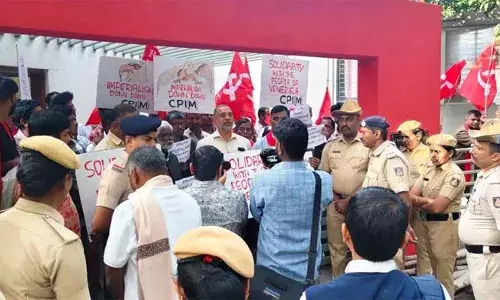 ബംഗളൂരുവിലെ സിപിഎമ്മിന്റെ  വെനിസ്വേല പ്രക്ഷോഭം തടഞ്ഞ് പൊലീസ്; പരസ്യ പ്രതിഷേധത്തിന് നഗരത്തില്‍ അനുമതിയില്ലെന്ന് ചൂണ്ടിക്കാട്ടി നടപടി