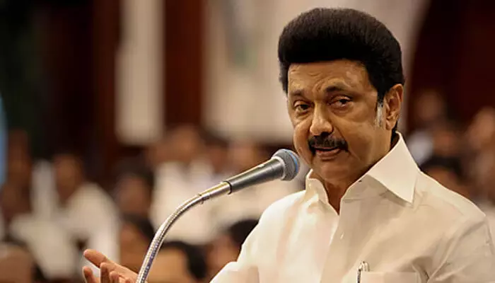 തമിഴ്നാട്ടില് റേഷന് കാര്ഡ് ഉടമകള്ക്ക് 3000 രൂപ പൊങ്കല് സമ്മാനം; റേഷന് കാര്ഡുള്ള 2.22 കോടി കുടുംബങ്ങള്ക്ക് ഗുണം ചെയ്യും തമിഴ്നാട്ടില് റേഷന് കാര്ഡ് ഉടമകള്ക്ക് 3000 രൂപ പൊങ്കല് സമ്മാനം; റേഷന് കാര്ഡുള്ള 2.22 കോടി കുടുംബങ്ങള്ക്ക് ഗുണം ചെയ്യും