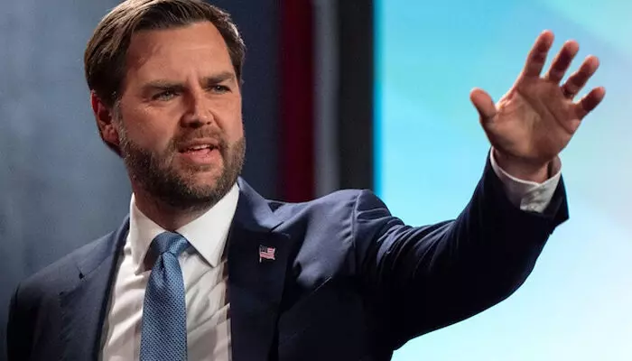 യുഎസ് വൈസ് പ്രസിഡന്റ് ജെ.ഡി. വാന്സിന്റെ വീടിന് നേരെ വെടിവെപ്പ്; നിരവധി ജനാലകള് തകര്ന്നു: അക്രമിയെന്ന് സംശയിക്കുന്ന ഒരാള് കസ്റ്റഡിയില് യുഎസ് വൈസ് പ്രസിഡന്റ് ജെ.ഡി. വാന്സിന്റെ വീടിന് നേരെ വെടിവെപ്പ്; നിരവധി ജനാലകള് തകര്ന്നു: അക്രമിയെന്ന് സംശയിക്കുന്ന ഒരാള് കസ്റ്റഡിയില്