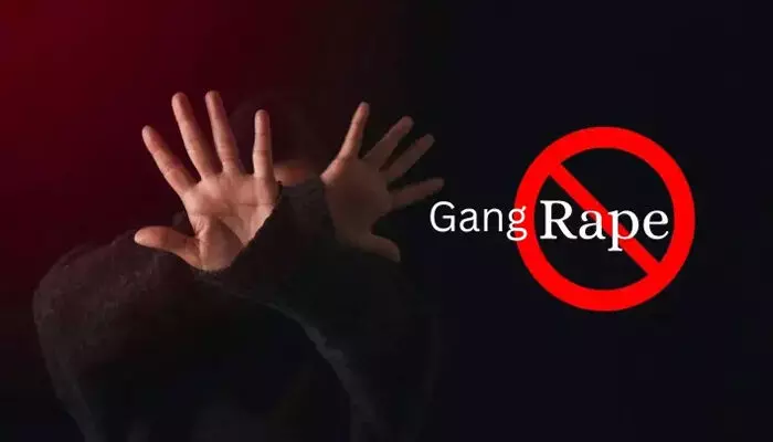 ബംഗ്ലാദേശില് ഹിന്ദു യുവതിയെ കൂട്ടബലാത്സംഗം ചെയ്തതായി റിപ്പോര്ട്ട്; മരത്തില് കെട്ടിയിട്ട് മുടി മുറിച്ചു; ദൃശ്യങ്ങള് പകര്ത്തി സമൂഹ മാധ്യമങ്ങള് വഴി പ്രചരിപ്പിച്ചു: പരാതി നല്കി 40കാരി ബംഗ്ലാദേശില് ഹിന്ദു യുവതിയെ കൂട്ടബലാത്സംഗം ചെയ്തതായി റിപ്പോര്ട്ട്; മരത്തില് കെട്ടിയിട്ട് മുടി മുറിച്ചു; ദൃശ്യങ്ങള് പകര്ത്തി സമൂഹ മാധ്യമങ്ങള് വഴി പ്രചരിപ്പിച്ചു: പരാതി നല്കി 40കാരി