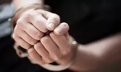 മദ്യപാനത്തിനിടെ തര്ക്കം; ദക്ഷിണ കൊറിയക്കാരനായ പങ്കാളിയെ കൊലപ്പെടുത്തി മണിപ്പൂരി യുവതി: ഗ്രേറ്റര് നോയിഡയില് നടന്ന കൊലപാതകത്തില് യുവതി അറസ്റ്റില് മദ്യപാനത്തിനിടെ തര്ക്കം; ദക്ഷിണ കൊറിയക്കാരനായ പങ്കാളിയെ കൊലപ്പെടുത്തി മണിപ്പൂരി യുവതി: ഗ്രേറ്റര് നോയിഡയില് നടന്ന കൊലപാതകത്തില് യുവതി അറസ്റ്റില്