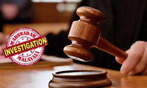 അച്ഛനെ കൊന്നെന്ന് മകൾ പറഞ്ഞതായി അയൽവാസി; കുത്തേറ്റ മുറിവിൽ കൈവച്ച് ഇരിക്കുന്ന മകളെ കണ്ടെന്ന് ദൃക്‌സാക്ഷി മൊഴി; കൊലപാതകം നടത്തിയത് 19കാരിയെന്ന് ഉറപ്പിച്ച് പൊലീസ്; ഒടുവിൽ നിർണായകമായത് പ്രതിഭാഗത്തിൻ്റെ ആ വാദം; കേസിൽ മകളെ വെറുതെ വിട്ട് കോടതി