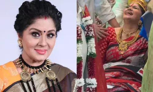 ചടങ്ങിൽ വിചിത്ര പ്രവർത്തികൾ; അലറി കരഞ്ഞു, പൊട്ടിച്ചിരിച്ചു; ഒരാളെ കടിക്കാനും ശ്രമം; ദൈവം കുടികൊണ്ടുവെന്ന് ചിലർ; ഓസ്കർ അഭിനയമെന്ന് വിമർശനം; വൈറലായി നടി സുധ ചന്ദ്രന്റെ വീഡിയോ