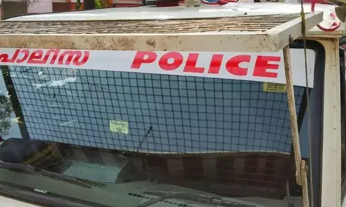 അമ്മയോടൊപ്പം നടക്കവെ വഴി റോഡില്‍ കണ്ട പന്തിന് സമാനമായ വസ്തുവിനെ കാലുകൊണ്ട് തട്ടി; പതിനൊന്നുവയസുകാരന് പരിക്കേറ്റത് പന്നിപ്പടക്കം പൊട്ടിയെന്ന് സ്ഥിരീകരണം; പൊലീസ് അന്വേഷണം