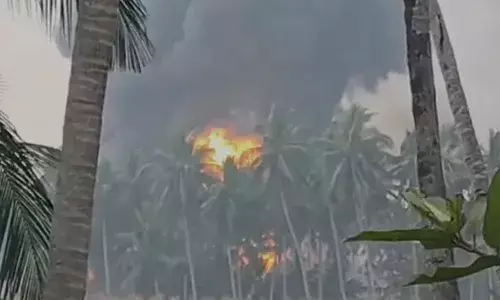 ആന്ധ്രാപ്രദേശില്‍ ഒഎന്‍ജിസിയുടെ എണ്ണക്കിണറില്‍ വന്‍ തീപിടിത്തം;  നിരവധി പേര്‍ക്ക് പരിക്കേറ്റതായി റിപ്പോര്‍ട്ട്: മൂന്ന് ഗ്രാമങ്ങള്‍ ഒഴിപ്പിച്ചു: അപകടകാരണം പൈപ്പ് ലൈനില്‍ ഉണ്ടായ വിള്ളല്‍
