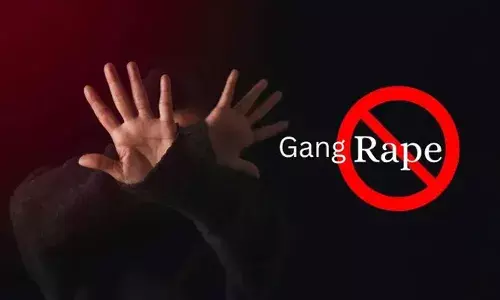 ബംഗ്ലാദേശില്‍ ഹിന്ദു യുവതിയെ കൂട്ടബലാത്സംഗം ചെയ്തതായി റിപ്പോര്‍ട്ട്; മരത്തില്‍ കെട്ടിയിട്ട് മുടി മുറിച്ചു; ദൃശ്യങ്ങള്‍ പകര്‍ത്തി സമൂഹ മാധ്യമങ്ങള്‍ വഴി പ്രചരിപ്പിച്ചു: പരാതി നല്‍കി 40കാരി