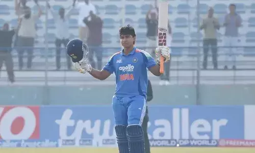 പത്ത് സിക്സും ഒരു ഫോറും;  19 പന്തില്‍ അര്‍ധ സെഞ്ചുറി; മഴയ്ക്കും ഇടിമിന്നലിനും മുമ്പെ ദക്ഷിണാഫ്രിക്കയില്‍ വൈഭവിന്റെ ബാറ്റിങ് വെടിക്കെട്ട്;  രണ്ടാം യൂത്ത് ഏകദിനത്തിലും ഇന്ത്യയ്ക്ക് മിന്നും ജയം