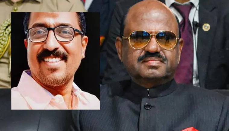 ശിവഗിരിയില് എത്തുന്ന ഗുരുഭക്തരെ വലിപ്പ ചെറുപ്പ വെത്യാസം നോക്കിയല്ല സമാധിയില് പ്രവേശനം അനുവദിയ്ക്കുന്നത്; ഗവര്ണര് ആനന്ദബോസിനെ ശിവഗിരിയിലേക്ക് ക്ഷണിച്ച് ആര് സി രാജീവ് ശിവഗിരിയില് എത്തുന്ന ഗുരുഭക്തരെ വലിപ്പ ചെറുപ്പ വെത്യാസം നോക്കിയല്ല സമാധിയില് പ്രവേശനം അനുവദിയ്ക്കുന്നത്; ഗവര്ണര് ആനന്ദബോസിനെ ശിവഗിരിയിലേക്ക് ക്ഷണിച്ച് ആര് സി രാജീവ്