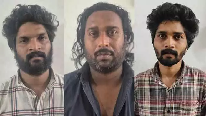 വണ്ടൂരില് വയോധികയെ ആക്രമിച്ചു സ്വര്ണം കവര്ന്ന കേസ്: ഓട്ടോ ഡ്രൈവറും സംഘവും പിടിയില് വണ്ടൂരില് വയോധികയെ ആക്രമിച്ചു സ്വര്ണം കവര്ന്ന കേസ്: ഓട്ടോ ഡ്രൈവറും സംഘവും പിടിയില്