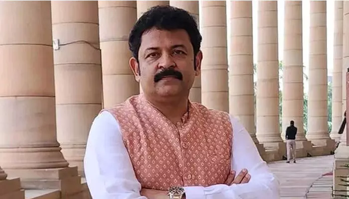 കൊല്ലത്ത് വോട്ട് കൂട്ടി, ഇനി ലക്ഷ്യം സ്വന്തം തട്ടകം; വട്ടിയൂര്ക്കാവില് മത്സരിക്കാന് താല്പര്യം പ്രകടിപ്പിച്ച് ജി. കൃഷ്ണകുമാര്; സിറ്റിങ് എംഎല്എയുടേത് പിആര് വര്ക്ക് മാത്രം; കെ.മുരളീധരന് ഒരിടത്തും സ്ഥായിയായി നില്ക്കുന്ന ആളല്ല; പാര്ട്ടി എവിടെ മത്സരിക്കാന് ആവശ്യപ്പെട്ടാലും അനുസരിക്കുമെന്നും കൃഷ്ണകുമാര് കൊല്ലത്ത് വോട്ട് കൂട്ടി, ഇനി ലക്ഷ്യം സ്വന്തം തട്ടകം; വട്ടിയൂര്ക്കാവില് മത്സരിക്കാന് താല്പര്യം പ്രകടിപ്പിച്ച് ജി. കൃഷ്ണകുമാര്; സിറ്റിങ് എംഎല്എയുടേത് പിആര് വര്ക്ക് മാത്രം; കെ.മുരളീധരന് ഒരിടത്തും സ്ഥായിയായി നില്ക്കുന്ന ആളല്ല; പാര്ട്ടി എവിടെ മത്സരിക്കാന് ആവശ്യപ്പെട്ടാലും അനുസരിക്കുമെന്നും കൃഷ്ണകുമാര്