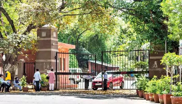 ജെ.എന്.യുവില് മോദിക്കെതിരെ മുദ്രാവാക്യം; നടപടിയുമായി സര്വകലാശാല അധികൃതര് ജെ.എന്.യുവില് മോദിക്കെതിരെ മുദ്രാവാക്യം; നടപടിയുമായി സര്വകലാശാല അധികൃതര്