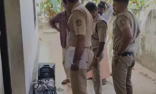 സ്‌കൂളിലെ ഒരു ലക്ഷം രൂപയോളം വിലവരുന്ന സാധനങ്ങളുമായി മുങ്ങി; ഒരാഴ്ചക്കു ശേഷം മോഷ്ടിച്ച മുതലുകൾ മുതൽ തിരികെ നൽകി കള്ളൻ; അന്വേഷണം ഊർജ്ജിതമാക്കി പോലീസ്