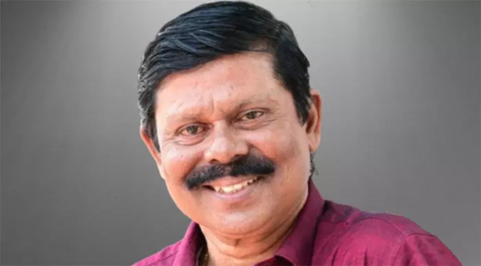 നേമത്ത് വാഹനാപകടം; ചന്ദ്രികാ ഫോട്ടോഗ്രാഫര് ഗോപ കുമാര് അന്തരിച്ചു നേമത്ത് വാഹനാപകടം; ചന്ദ്രികാ ഫോട്ടോഗ്രാഫര് ഗോപ കുമാര് അന്തരിച്ചു