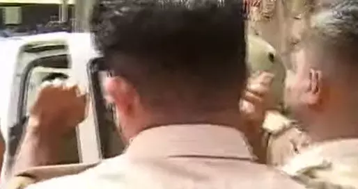 വയനാട് മെഡിക്കല് കോളേജില് ഗുരുതര ചികിത്സാപിഴവ്; പ്രതിഷേധവുമായി യൂത്ത് കോണ്ഗ്രസ്; ലാത്തി വീശലും സംഘര്ഷവും വയനാട് മെഡിക്കല് കോളേജില് ഗുരുതര ചികിത്സാപിഴവ്; പ്രതിഷേധവുമായി യൂത്ത് കോണ്ഗ്രസ്; ലാത്തി വീശലും സംഘര്ഷവും