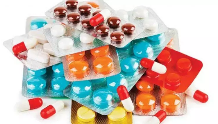 ഗുണനിലവാരമില്ലാത്ത മരുന്നുകള് നിരോധിച്ചു; സ്റ്റോക്കുള്ള വ്യാപാരികളും ആശുപത്രികളും അവ തിരികെ വിതരണക്കാരന് നല്കണം; നിരോധിച്ച മരുന്നുകളുടെ പട്ടിക ചുവടെ ഗുണനിലവാരമില്ലാത്ത മരുന്നുകള് നിരോധിച്ചു; സ്റ്റോക്കുള്ള വ്യാപാരികളും ആശുപത്രികളും അവ തിരികെ വിതരണക്കാരന് നല്കണം; നിരോധിച്ച മരുന്നുകളുടെ പട്ടിക ചുവടെ