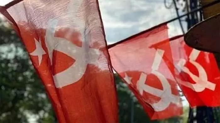 പോറ്റിയെ കേറ്റിയേ.. പാരഡി പാട്ട് വെച്ചത് ചോദ്യംചെയ്തു; സിപിഎം ലോക്കല് സെക്രട്ടറിക്ക് മര്ദ്ദനം പോറ്റിയെ കേറ്റിയേ.. പാരഡി പാട്ട് വെച്ചത് ചോദ്യംചെയ്തു; സിപിഎം ലോക്കല് സെക്രട്ടറിക്ക് മര്ദ്ദനം