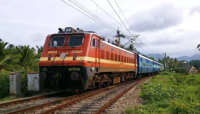 പാലക്കാട് ഡിവിഷനില് പാളത്തില് അറ്റകുറ്റപ്പണികള്; ട്രെയിന് ഗതാഗതത്തില് നിയന്ത്രണം പാലക്കാട് ഡിവിഷനില് പാളത്തില് അറ്റകുറ്റപ്പണികള്; ട്രെയിന് ഗതാഗതത്തില് നിയന്ത്രണം