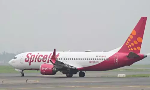 ഇൻഡിഗോയ്ക്ക് പിന്നാലെ പണികൊടുത്ത് സ്പൈസ് ജെറ്റും; ദുബായിലേക്ക് പുറപ്പെടേണ്ട വിമാനം വൈകിയത് മണിക്കൂറുകൾ; മുഷിഞ്ഞ് വലഞ്ഞ് യാത്രക്കാർ