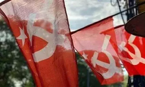 പോറ്റിയെ കേറ്റിയേ.. പാരഡി പാട്ട് വെച്ചത് ചോദ്യംചെയ്തു; സിപിഎം ലോക്കല് സെക്രട്ടറിക്ക് മര്ദ്ദനം പോറ്റിയെ കേറ്റിയേ.. പാരഡി പാട്ട് വെച്ചത് ചോദ്യംചെയ്തു; സിപിഎം ലോക്കല് സെക്രട്ടറിക്ക് മര്ദ്ദനം