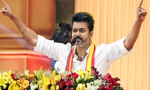 അതൊരു ദിവ്യശക്തി..; ഇനി ആരെകൊണ്ടും അയാളെ പിടിച്ചുനിർത്താൻ കഴിയില്ല; തമിഴ്നാട് മുഴുവൻ കൊടുംങ്കാറ്റായി ആഞ്ഞുവീശും; ടിവികെ അധ്യക്ഷൻ വിജയ്‌യെ പ്രശംസിച്ച് എഐസിസി നേതാവ്