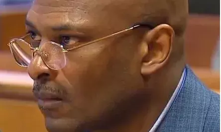 നിഷ്‌കളങ്കനായിട്ടും 25 വര്‍ഷം ജയിലില്‍,നഷ്ടപരിഹാരമായി ലഭിച്ച ഒരു മില്യണ്‍ ഡോളര്‍ (ഏകദേശം 8.3 കോടി രൂപ) തിരികെ നല്‍കാന്‍ കോടതി ഉത്തരവ്