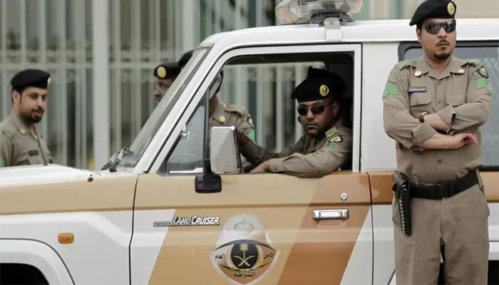 പുണ്യ നഗരമായ മക്കയിലെ ഒരു മസാജ് പാർലർ; അവിടെ നടക്കുന്നതെല്ലാം മുഴുവൻ അനാശാസ്യ പ്രവർത്തനങ്ങൾ; പരിശോധനയിൽ അഞ്ച് പ്രവാസികളെ അറസ്റ്റ് ചെയ്ത് പോലീസ് പുണ്യ നഗരമായ മക്കയിലെ ഒരു മസാജ് പാർലർ; അവിടെ നടക്കുന്നതെല്ലാം മുഴുവൻ അനാശാസ്യ പ്രവർത്തനങ്ങൾ; പരിശോധനയിൽ അഞ്ച് പ്രവാസികളെ അറസ്റ്റ് ചെയ്ത് പോലീസ്