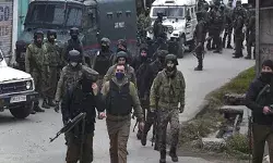 സുരക്ഷാ സേനയുടെ കണ്ണിൽപ്പെട്ടതും വെടിവെയ്പ്പ്; ഉഗ്ര ശബ്ദത്തിൽ നടുങ്ങി പ്രദേശം; പാക്കിസ്ഥാനിൽ നിന്ന് ഭീകരർ നുഴഞ്ഞുകയറിയെന്ന് റിപ്പോർട്ടുകൾ; വനമേഖല വളഞ്ഞ് തിരച്ചിൽ; അതീവ ജാഗ്രത സുരക്ഷാ സേനയുടെ കണ്ണിൽപ്പെട്ടതും വെടിവെയ്പ്പ്; ഉഗ്ര ശബ്ദത്തിൽ നടുങ്ങി പ്രദേശം; പാക്കിസ്ഥാനിൽ നിന്ന് ഭീകരർ നുഴഞ്ഞുകയറിയെന്ന് റിപ്പോർട്ടുകൾ; വനമേഖല വളഞ്ഞ് തിരച്ചിൽ; അതീവ ജാഗ്രത