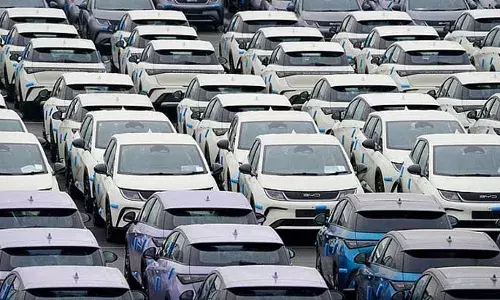 കഴിഞ്ഞ വര്ഷം യു കെയില് വിറ്റുപോയത് 2 ലക്ഷം ചൈനീസ് കാറുകള്; യുകെ വിപണിയില് ഉള്ളത് ഒരു ഡസനിലേറെ ചൈനീസ് ബ്രാന്ഡ് കാറുകള് കഴിഞ്ഞ വര്ഷം യു കെയില് വിറ്റുപോയത് 2 ലക്ഷം ചൈനീസ് കാറുകള്; യുകെ വിപണിയില് ഉള്ളത് ഒരു ഡസനിലേറെ ചൈനീസ് ബ്രാന്ഡ് കാറുകള്