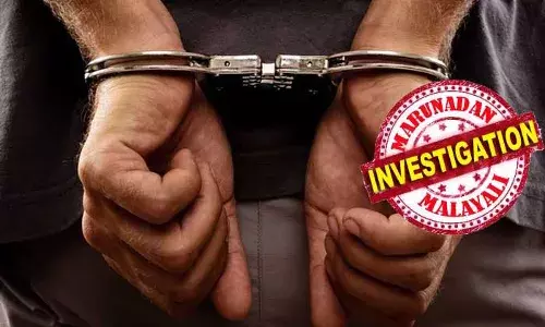 മുംബൈ വിമാനത്താവളത്തില് സുരക്ഷാ വിഭാഗത്തില് ജോലി ചെയ്യവേ സഹപ്രവര്ത്തകയെ വിവാഹ വാഗ്ദാനം നല്കി പീഡിപ്പിച്ചു; സ്ഥലം മാറി കേരളത്തില് എത്തിയപ്പോള് മറ്റൊരു യുവതിയെ വിവാഹം ചെയ്യാന് ശ്രമം; തിരുവനന്തപുരം വിമാനത്താവളത്തിലെ സിഐഎസ്എഫ് എസ്ഐ അറസ്റ്റില് മുംബൈ വിമാനത്താവളത്തില് സുരക്ഷാ വിഭാഗത്തില് ജോലി ചെയ്യവേ സഹപ്രവര്ത്തകയെ വിവാഹ വാഗ്ദാനം നല്കി പീഡിപ്പിച്ചു; സ്ഥലം മാറി കേരളത്തില് എത്തിയപ്പോള് മറ്റൊരു യുവതിയെ വിവാഹം ചെയ്യാന് ശ്രമം; തിരുവനന്തപുരം വിമാനത്താവളത്തിലെ സിഐഎസ്എഫ് എസ്ഐ അറസ്റ്റില്