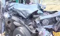 അയ്യപ്പ ഭക്തർ സഞ്ചരിച്ച ക്രൂയിസർ വണ്ടി നിർത്തിയിട്ടിരുന്ന ലോറിയിലിടിച്ച് അപകടം; ഉഗ്ര ശബ്ദം കേട്ട് നാട്ടുകാർ ഓടിയെത്തി; ഒരു കുട്ടി ഉൾപ്പെടെ നാല് പേർക്ക് ദാരുണാന്ത്യം; നിരവധി പേർക്ക് പരിക്ക്