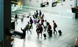 52 ശതമാനം ഇന്ത്യൻ യുവാക്കളും വിദേശത്തേക്ക് കുടിയേറാൻ ആഗ്രഹിക്കുന്നവർ; ഇഷ്ട രാജ്യം ജർമ്മനി, തൊട്ട് പിന്നിൽ യുകെ; ലക്ഷ്യം സാമ്പത്തിക വളർച്ചയെന്ന് പഠന റിപ്പോർട്ട്