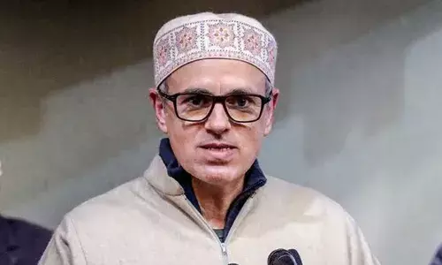 രാജ്യത്ത് മറ്റ് സംസ്ഥാനങ്ങളിൽ മെഡിക്കൽ കോളേജ് ലഭിക്കാൻ ആളുകൾ പോരാടുന്നു; ഒരു ഇവിടെ കോളേജ് അടച്ചുപൂട്ടിയത് ആഘോഷിക്കുന്നു; വിമർശനവുമായി ഉമർ അബ്ദുല്ല